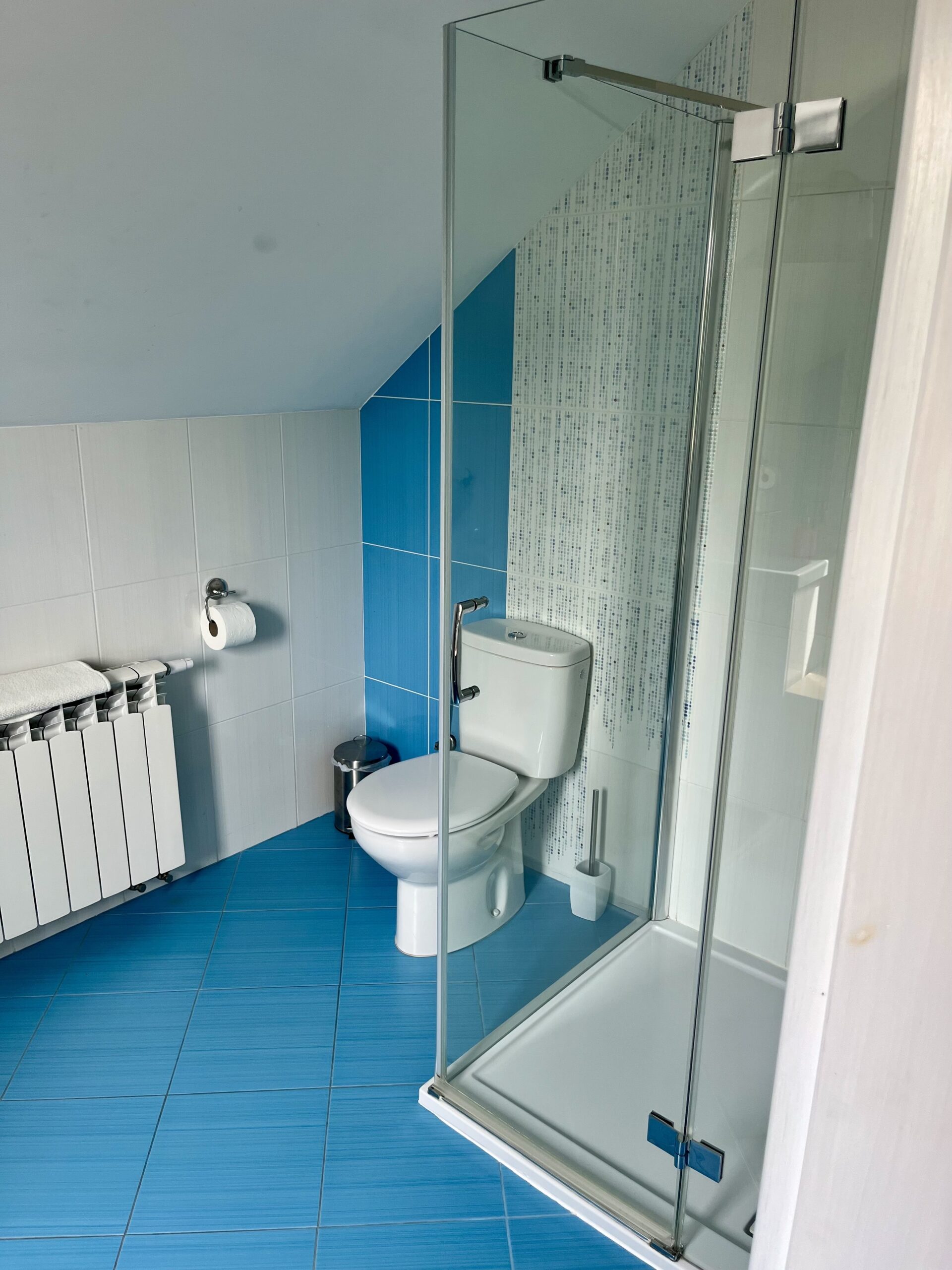Łazienka apartamentu w Winnicy Płochockich